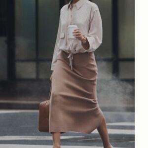 Chic Beige Pencil Skirt